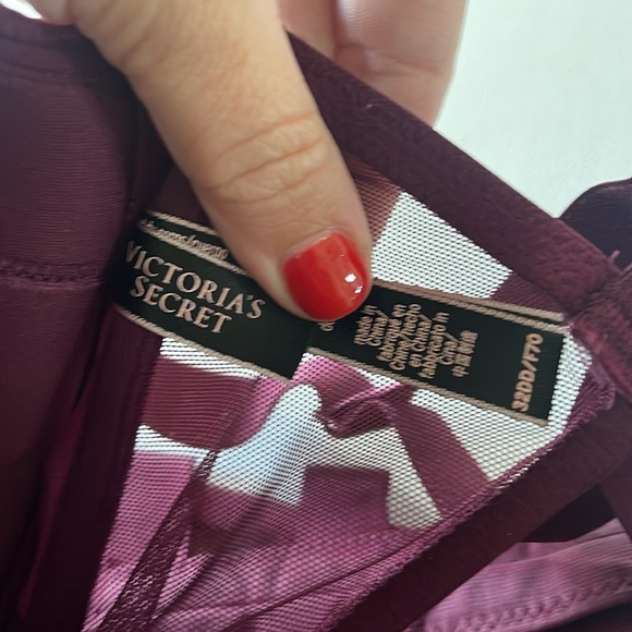 Victoria’s Secret Very Sexy Lined Balconet Burgundy Bra Women’s Size 32DD - Picture 8 of 9